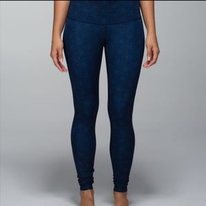 Lululemon Wunder under tights